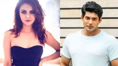 నటి స్నానానికి వెళ్తే.. బాత్రూమ్ బయటే నిల్చున్న నటుడు!