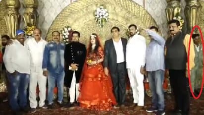 ಫೋಟೋ ಶೂಟ್ನಲ್ಲಿ ಬ್ಯೂಸಿಯಾದ ವಧು ವರ: ಹಣದ ಚೀಲದೊಂದಿಗೆ ಕಳ್ಳ ಪರಾರಿ!