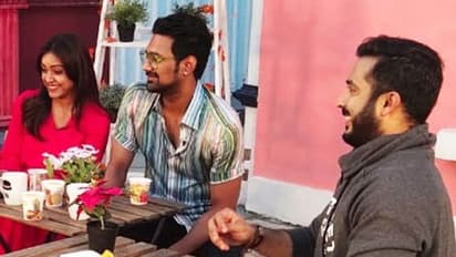 బెడ్ పై కంట్రోల్ తప్పలేదా..? యాంకర్ రవి వెకిలి ప్రశ్నలతో ఇబ్బంది పడ్డ హీరో!