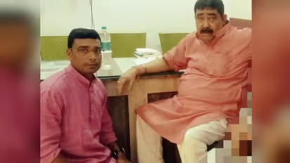 লুকোচুরি শেষ, বাধ্য হয়েই কমিশনের নজরবন্দি অবস্থায় ভোট দিলেন দাপুটে নেতা অনুব্রত