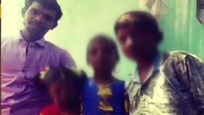 லாரி மீது பயங்கரமாக மோதிய இருசக்கர வாகனம்..! தந்தை கண்முன்னே இருமகள்கள் பரிதாப பலி..!