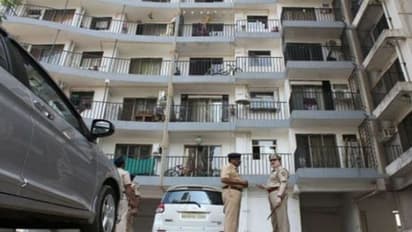 একাকীত্বের যন্ত্রনায় ছাদ থেকে ঝাঁপ , আত্মঘাতী হলেন অবসরপ্রাপ্ত পুলিশকর্মী