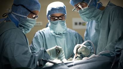 വൃഷണസഞ്ചിയോടു കൂടി ലിംഗം മാറ്റി വയ്ക്കൽ, ശസ്ത്രക്രിയ ആദ്യശ്രമത്തിൽ തന്നെ വിജയമെന്ന് ഡോക്ടർമാർ