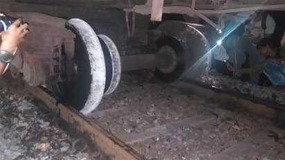 కేరళ ఎక్స్ ప్రెస్ కు తప్పిన పెను ప్రమాదం: ప్రయాణికులుసేఫ్