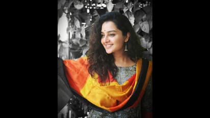 தமிழக ரசிகர்களின் மனதை கொள்ளை கொண்ட மஞ்சு வாரியர்... லேட்டஸ்ட் கிளிக்ஸ் பாருங்க...!