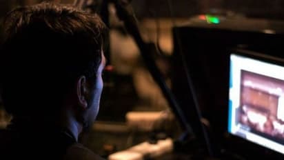 வாட்ஸ்அப் குரூப்பில் ஆபாச வீடியோ பகிர்வு... கான்ட்ராக்டரை அலேக்கா தூக்கிய போலீஸ்..!