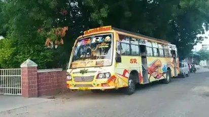 இருசக்கர வாகனம் மீது தனியார் பேருந்து பயங்கர மோதல்... ஒரே குடும்பத்தை சேர்ந்த 3 பேர் ரத்த வெள்ளத்தில் உயிரிழப்பு..!