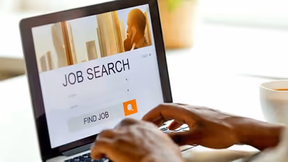 'പല തൊഴിലുകളും തൊഴിൽ സാധ്യതകളും 2030ഓടെ ഇല്ലാതെയാകും'; മാറ്റം അനിവാര്യം, മുന്നറിയിപ്പ് നൽകി ശശി തരൂർ എംപി