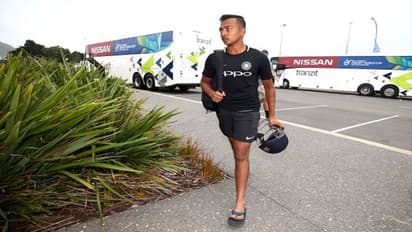 দুরন্ত কামব্যাক, ব্যাট উচিয়ে জবাব দিলেন পৃথ্বি