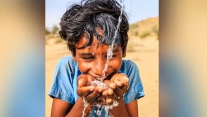 ঘন্টা পড়লেই জলপান, কর্ণাটকের স্কুলে এবার নতুন নিয়ম