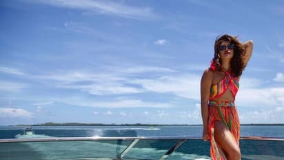 ప్రియాంక చోప్రా హాట్ పిక్స్.. పెళ్లయినా గ్లామర్ డోస్ తగ్గలేదు