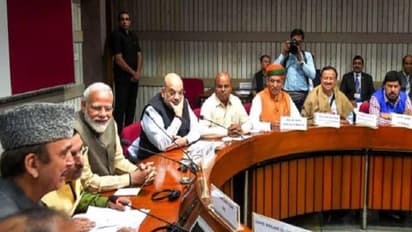 பரபரப்பான விவாதம், வெளிநடப்புகளுடன் நாடாளுமன்ற குளிர்காலக்கூட்டத் தொடர் இன்று தொடக்கம்....