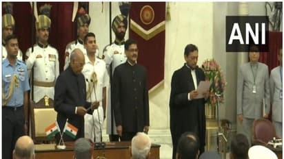 സുപ്രീംകോടതിയുടെ  ചീഫ് ജസ്റ്റിസായി എസ് എ ബോബ്ഡേ സത്യപ്രതിജ്ഞ ചെയ്തു