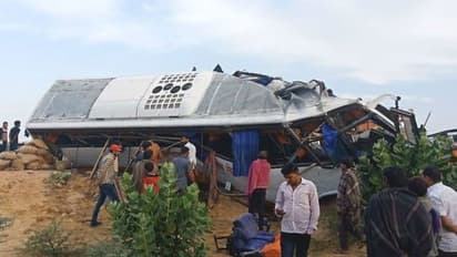 கண்ணிமைக்கும் நேரத்தில் கோர விபத்து... 14 பேர் உடல் நசுங்கி உயிரிழப்பு... பலர் கவலைக்கிடம்..!