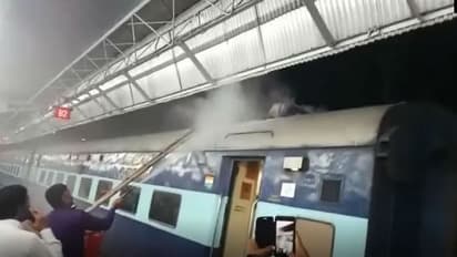 খিদেয় ছটফট করছে তিন সন্তান, ট্রেনের ছাদে উঠে ঝলসে গেলেন বাবা