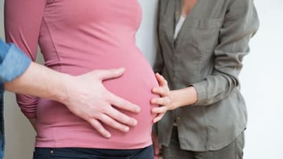 ఉద్యోగం కోసం వెడితే యువతిని ప్రేమలో దింపి.. సరోగసి రాకెట్ లో ఇరికించి..