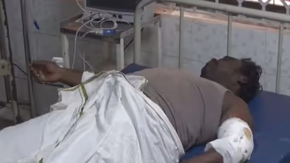 காவல்நிலையத்தில் மனைவியை கத்தியால் சரமாரியாக குத்திய கணவர்..! திருவாரூரில் பரபரப்பு..!