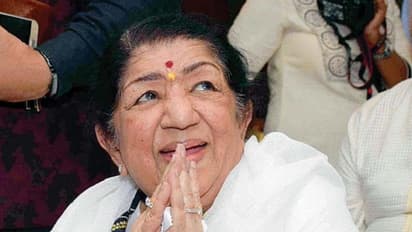 'ಲತಾ ಮಂಗೇಶ್ಕರ್ ಆರೋಗ್ಯದಲ್ಲಿ ಚೇತರಿಕೆ; ಅಭಿಮಾನಿಗಳು ವದಂತಿಗಳನ್ನು ನಂಬಬೇಡಿ'