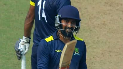 அதிவேக அரைசதம், மிரட்டலான ஸ்டிரைக் ரேட்.. கிரிக்கெட் உலகையே திரும்பி பார்க்கவைத்த இளம் வீரர்