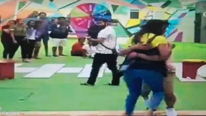 ಒಬ್ಬರನ್ನೊಬ್ಬರು ಅಪ್ಪಿಕೊಂಡೇ ಕೊಳಕ್ಕೆ ಜಿಗಿದ ದೀಪಿಕಾ-ಕಿಶನ್!