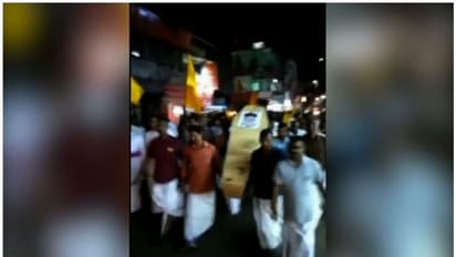 ബിഎസ്എഫ് ജവാന്റെ മൃതദേഹം പള്ളിയില് കയറ്റുന്നതിനെ ചൊല്ലി തര്ക്കം; ഒടുവില് സൈനിക ബഹുമതികളോടെ സംസ്കാരം