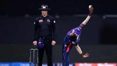 பால் ஆடம்ஸின் வலது கை வெர்சன்.. இணையத்தை கலக்கும் இலங்கை பவுலர்.. வீடியோ