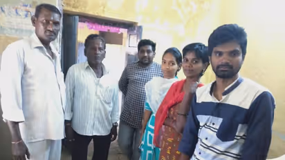 Vijaya Reddy Effect: చిగురుమామిడి ఎమ్మార్వో కార్యాలయంలో పెట్రోల్ పోసిన రైతు