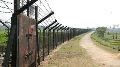 ஆன்லைன் காதலியை தேடி பாகிஸ்தான் சென்ற இந்திய இளைஞர்..!! பாலைவனத்தில் கைது செய்தது பாக் ராணுவம்..!!