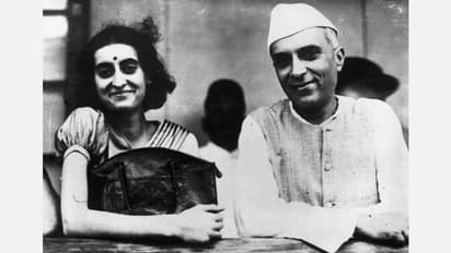 প্রিয়দর্শিনী ইন্দিরার এক ডজন গল্প, দেখুন  স্মৃতির সরণি বেয়ে দুষ্প্রাপ্য কিছু ছবি