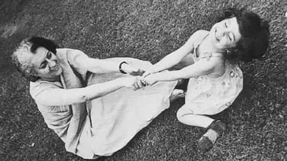 কবিতাতেই ঠাকুমাকে স্মরণ করলেন প্রিয়াঙ্কা, রাহুল শ্রদ্ধা জানালেন অন্যভাবে