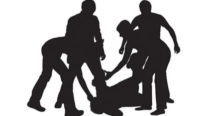 నేను ప్రేమిస్తే.. నువ్వు పెళ్లిచేసుకుంటావా: లవర్కి కాబోయే భర్తపై ప్రియుడి దాడి