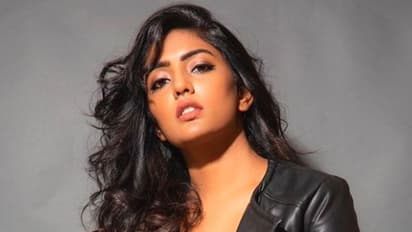 'பிகில்' பட நடிகை ஈஷா ரெபா... கவர்ச்சியில் தாராளம் காட்டும் கலர் ஃபுல் போட்டோ கேலரி..!