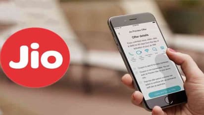 ജിയോയുടെ പുതുക്കിയ പ്ലാനുകള് വെള്ളിയാഴ്ച നിലവില് വരും, മറ്റു കമ്പനികള്ക്ക് ഇരുട്ടടി!