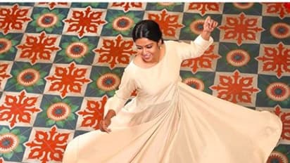 'பாரதி கண்ணம்மா' சீரியல் நாயகி ரோஷ்ணி இவ்வளவு மாடர்ன் பெண்ணா..! கலக்கல் போட்டோ கேலரி..!