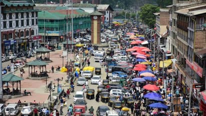 একশো দিন পার করে স্বাভাবিক হল কাশ্মীর, বিক্ষোভ ভুলে ছন্দে উপত্যকা