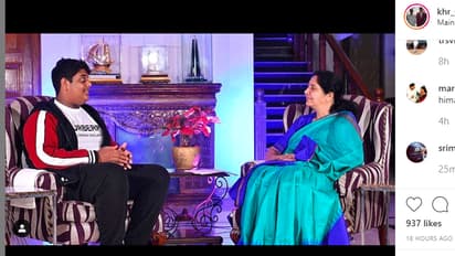 మంత్రి సత్యవతి రాథోడ్ ని ఇంటర్వ్యూ చేసిన కేటీఆర్ తనయుడు