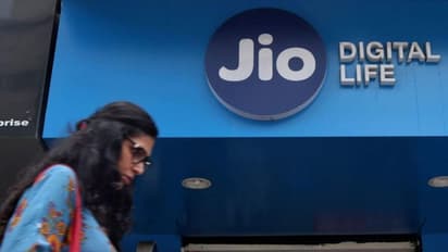 జియో కస్టమర్లకు మరో బ్యాడ్  న్యూస్...చార్జీల పెంపు..