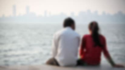 దళితుడిని ప్రేమించిందని...కన్నకూతురిపై కిరోసిన్ పోసి..