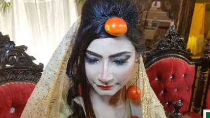 വിവാഹദിവസം തക്കാളി കൊണ്ടുള്ള ആഭരണങ്ങള്‍ അണിഞ്ഞ് വധു!