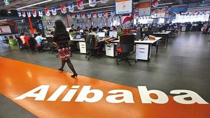 हांगकांग में हिंसक झड़पों से इस कंपनी की दिक्कतें बढ़ीं, बेचना पड़ रहा है कंपनी के 50 करोड़ शेयर