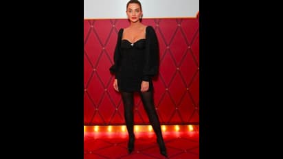 குழந்தை பெற்ற பின்பும் செம்ம ஹாட்..! நடிகை எமி ஜாக்சனின் லேட்டஸ்ட் கிளிக்ஸ்..!