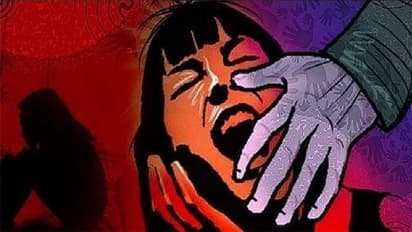 స్నేహితుడి బర్త్‌డే పార్టీకొచ్చి: అతని భార్యపై కన్ను, చీకట్లో ఆమెను కౌగిలించుకుని...