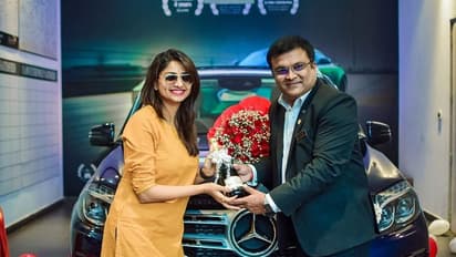 ಕೋಟಿ ಮೌಲ್ಯದ ದುಬಾರಿ ಕಾರು ಖರೀದಿಸಿದ ಸ್ಯಾಂಡಲ್‌ವುಡ್ ಗುಳಿ ಕೆನ್ನೆ ಚೆಲುವೆ!