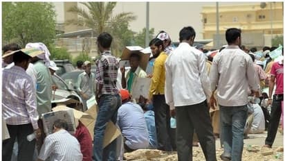 പ്രവാസികളുടെ വിസ അഞ്ച് വര്ഷത്തേക്ക് പരിമിതപ്പെടുത്താന് നീക്കം? താമസനിയമം പുഃനപരിശോധിക്കുമെന്ന് റിപ്പോര്ട്ട്