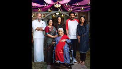 "தம்பி" பட ஷூட்டிங் ஸ்பார்ட்டில் கார்த்தி எடுத்த செல்ஃபி... சோசியல் மீடியாவில் வைரலாகும் புகைப்படங்கள்...!