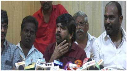 ’ரஜினி கமல் கூட்டணி பத்தி என்கிட்ட கேள்வி கேக்காதீங்க’...அடம் பிடித்த டி.ராஜேந்தர்...