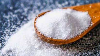 অতিরিক্ত নুন খাচ্ছেন, নিজেই ডেকে আনছেন বিপদ