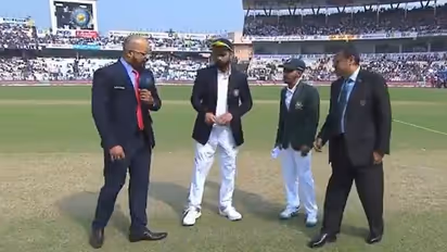 pink ball test: టాస్ గెలిచి బ్యాటింగ్ ఎంచుకున్న బాంగ్లాదేశ్