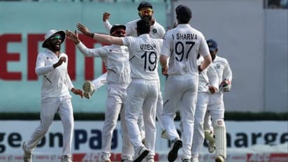 পিঙ্ক বলে ভারতীয় পেসারদের দাপট, সুপার ব্রেকের আগে ৬ উইকেট হারালো টাইগার্সরা