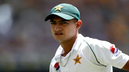 বয়স লুকিয়েই কি রেকর্ড করেছেন পাক ক্রিকেটার, প্রশ্নে উত্তাল ক্রিকেট বিশ্ব